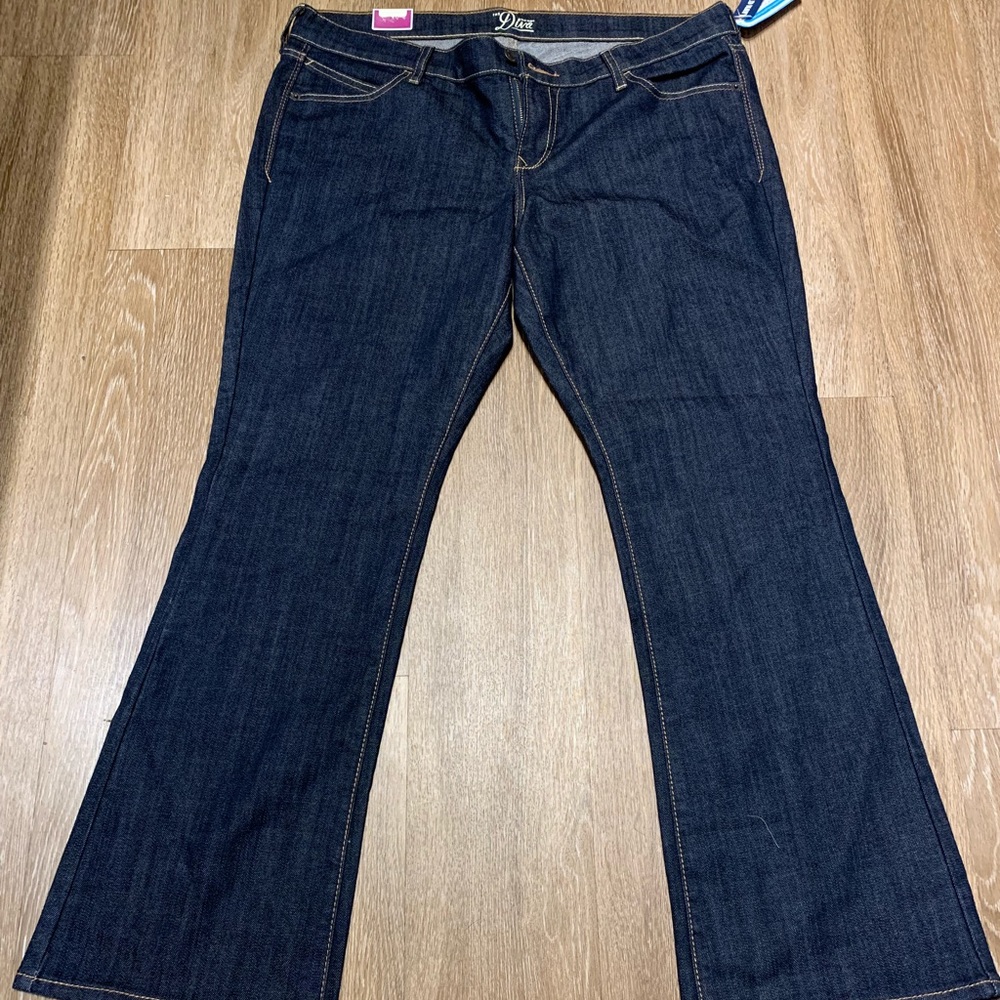 Old Navy Diva boot-cut jeans - short.